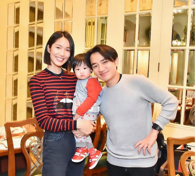 王祖藍曬照官宣二胎生女，小寶貝正面照曝光，李亞男身材恢復神速