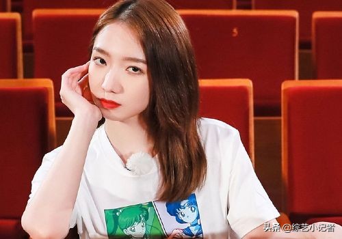 火箭少女101新歌海报：美岐坐凳子，超越坐把杆，吴宣仪很特殊