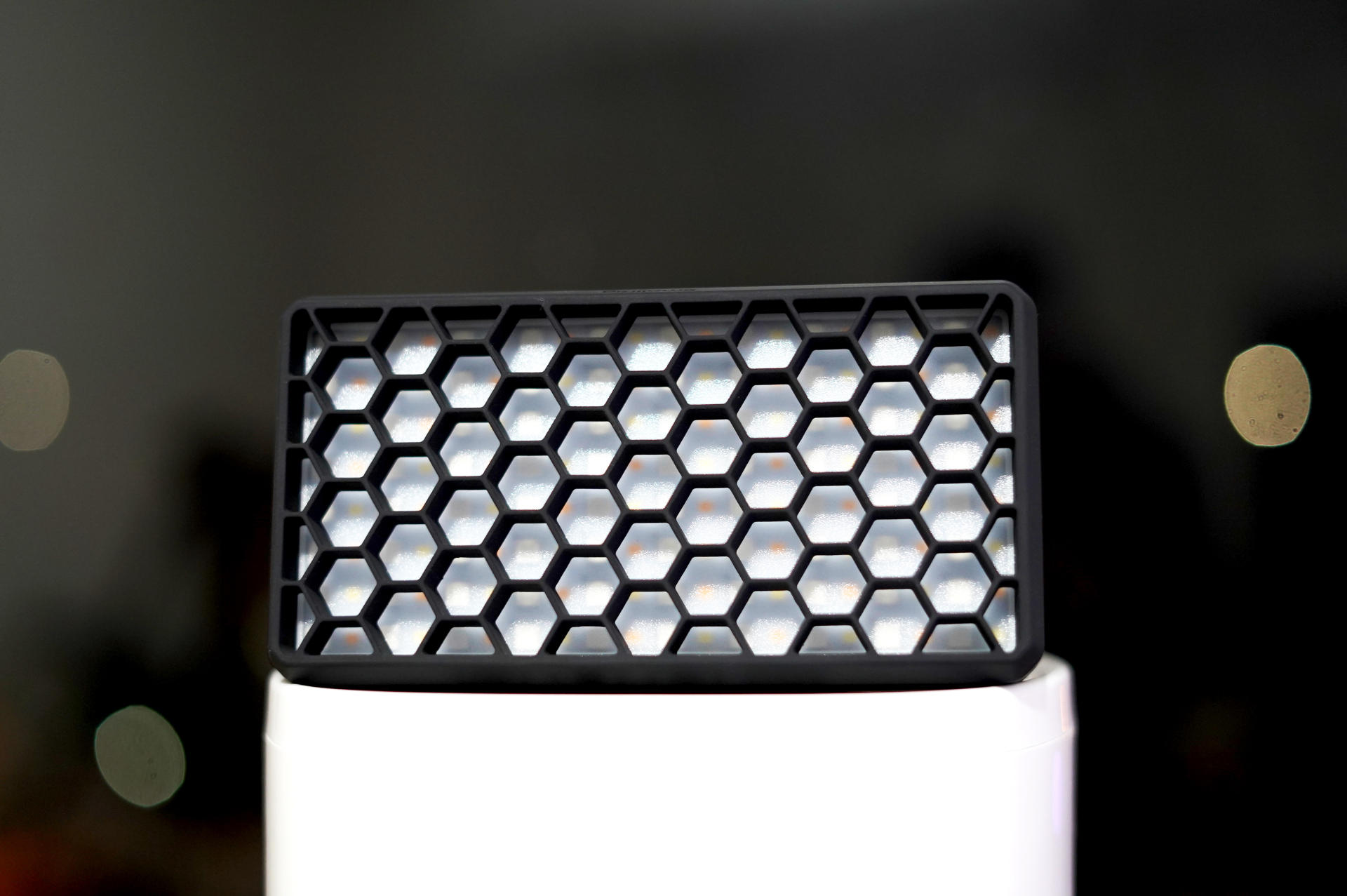 光影艺术 唾手可得的控光原来如此简单 斯莫格Pix M160 RGB补光灯