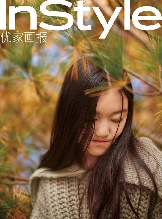 海哈金喜随李亚鹏一家散步，已顺利融入李家队列，但和李嫣零互动