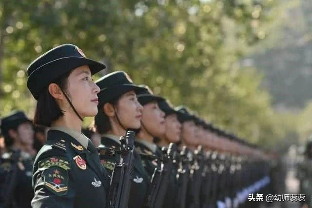 阅兵时，中国女兵为什么必须穿丝袜？不仅是为了好看，作用很大