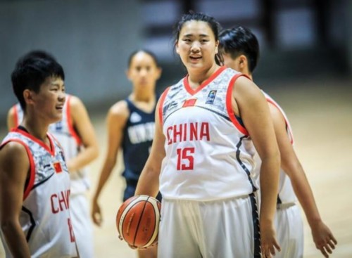 全运会女篮比赛最大的亮点就是女版奥尼尔的表现