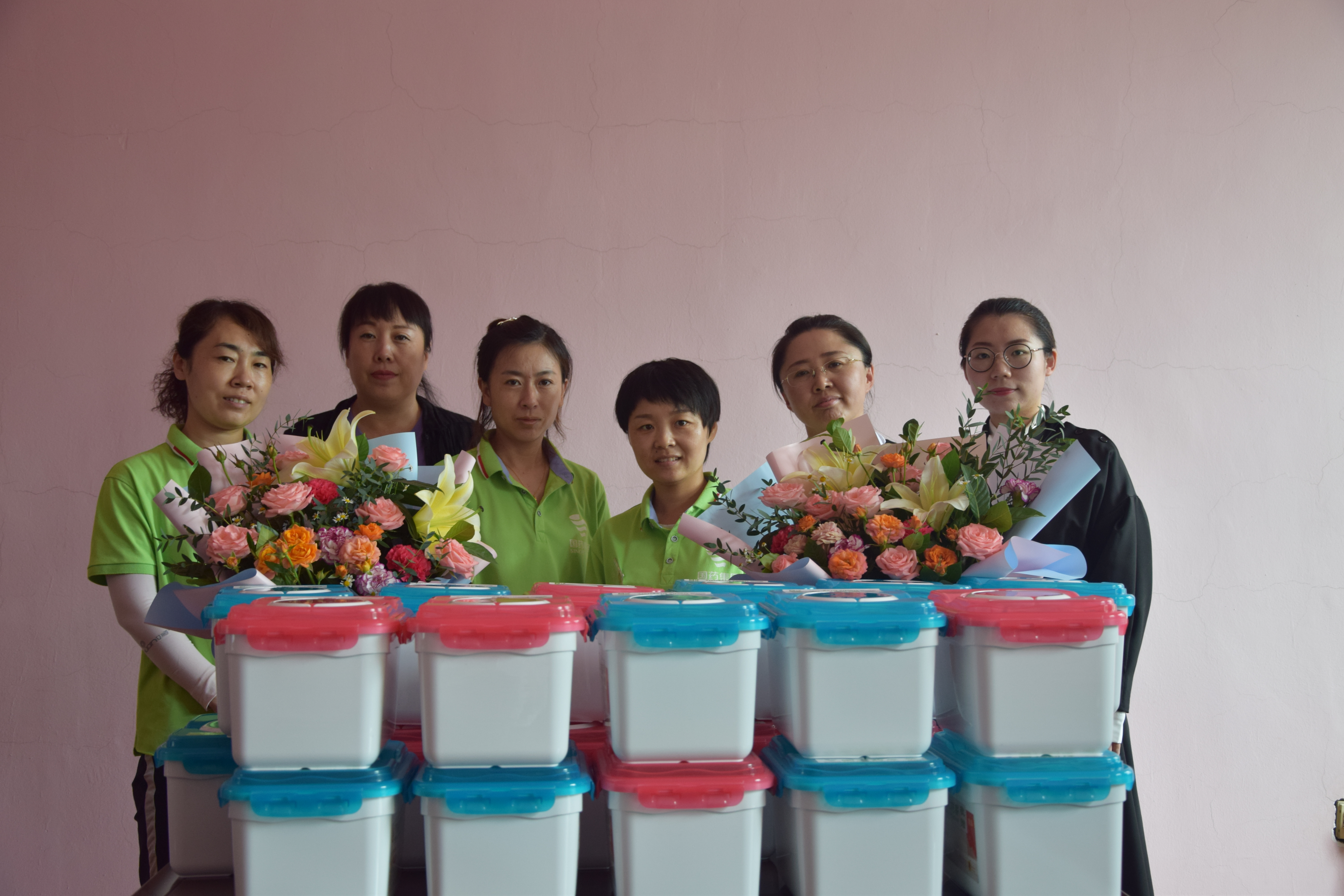 关爱教师健康心系学子成长 |国大药房向新城子街一小捐赠医药箱