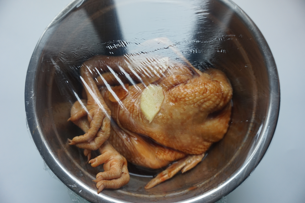 电饭煲版的叉烧鸡，鲜嫩可口又解馋，做法太简单了