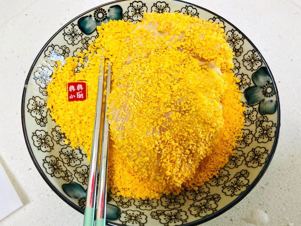 自己在家就能做的黄金炸鸡排，外酥里嫩，孩子肯定爱吃