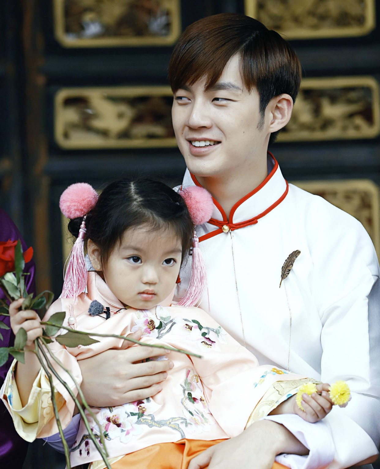 《爸爸去哪儿》董力、阿拉蕾时隔五年再合体，网友：如愿了