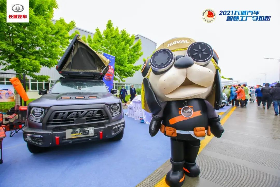 为了炫耀长城的技术实力，魏建军带5000人进工厂跑马拉松