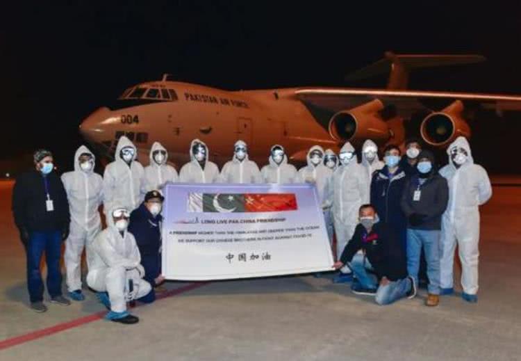 巴铁空军捐赠50万只口罩，助成飞恢复生产，巴：