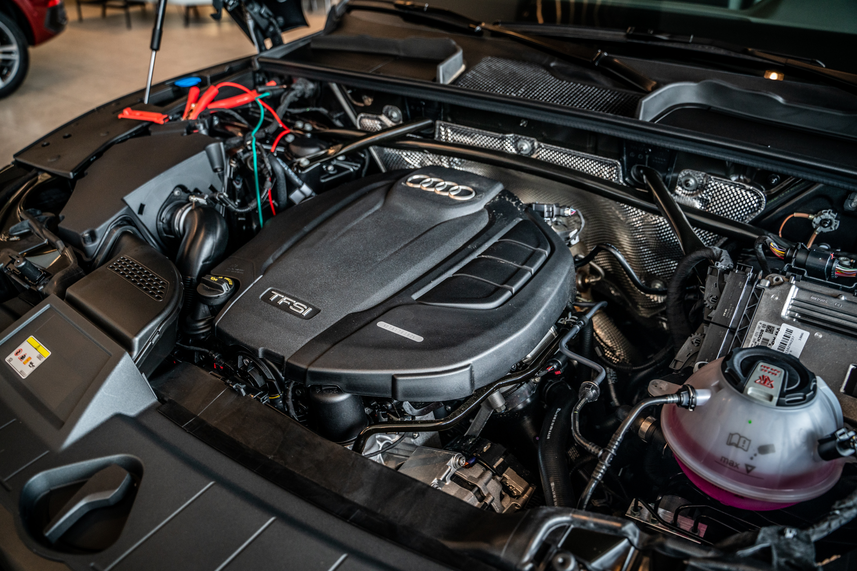 卷叔僚车全新奥迪q5l到店变运动了四驱入门版或降低门槛