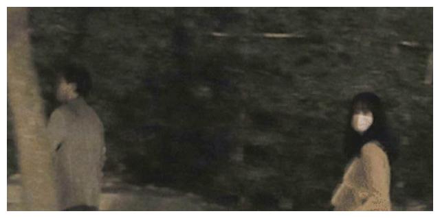 杨采钰和男友私下被拍零交流？自己是白富美，