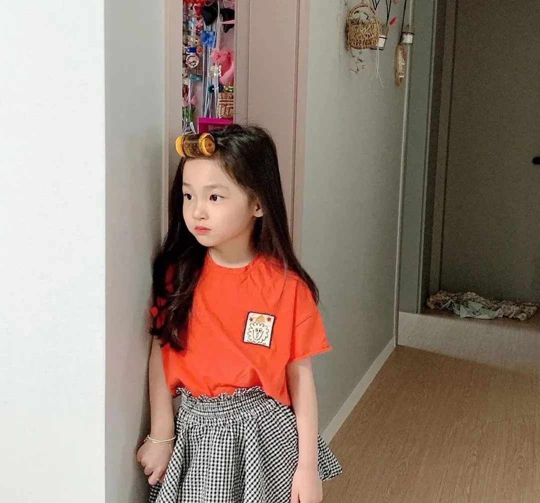 ​8岁女童“撞脸”宋慧乔，靠穿搭圈粉23万！谁规定小孩只能幼稚