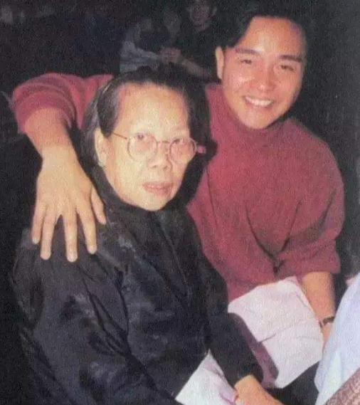 张国荣一生正大光明，却被媒体抓着不放，离开