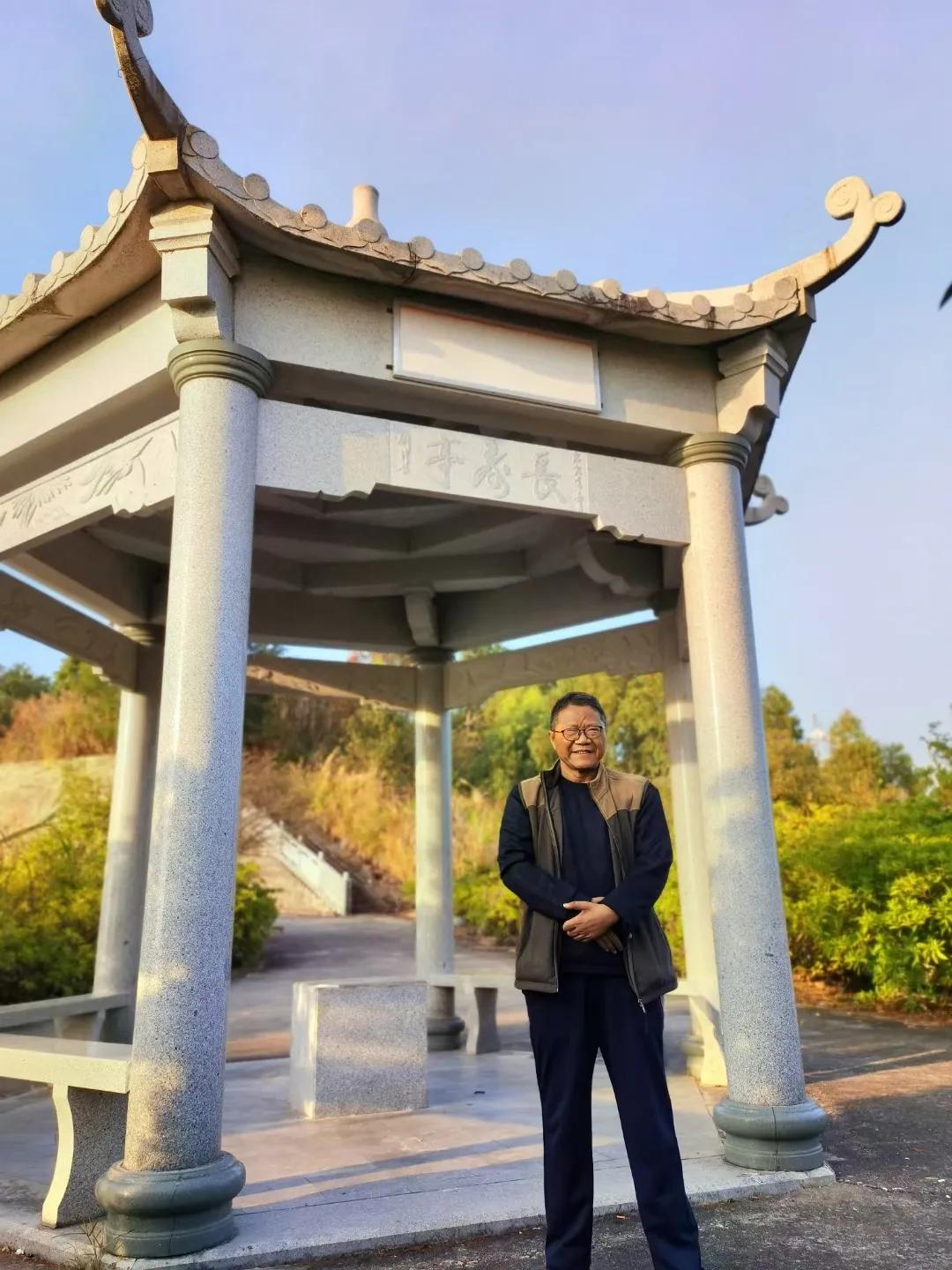 曾祥裕风水团队粤东行喜登毛公寨   眺望远方  为新年祈福！