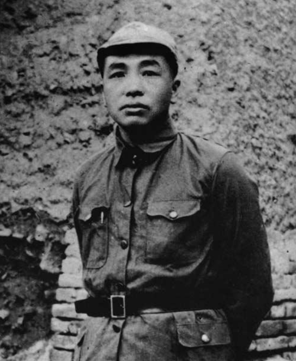 彭德怀三段婚恋，初恋被逼跳崖，原配无奈背叛