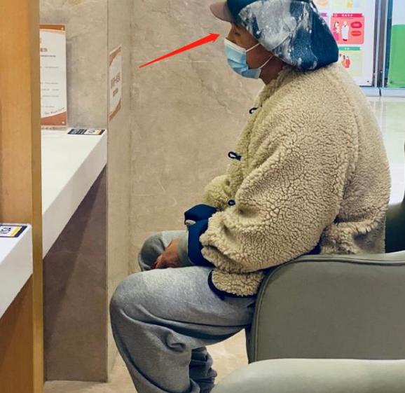 德云社明星陪妻子产检，举动被吐槽“没素质”