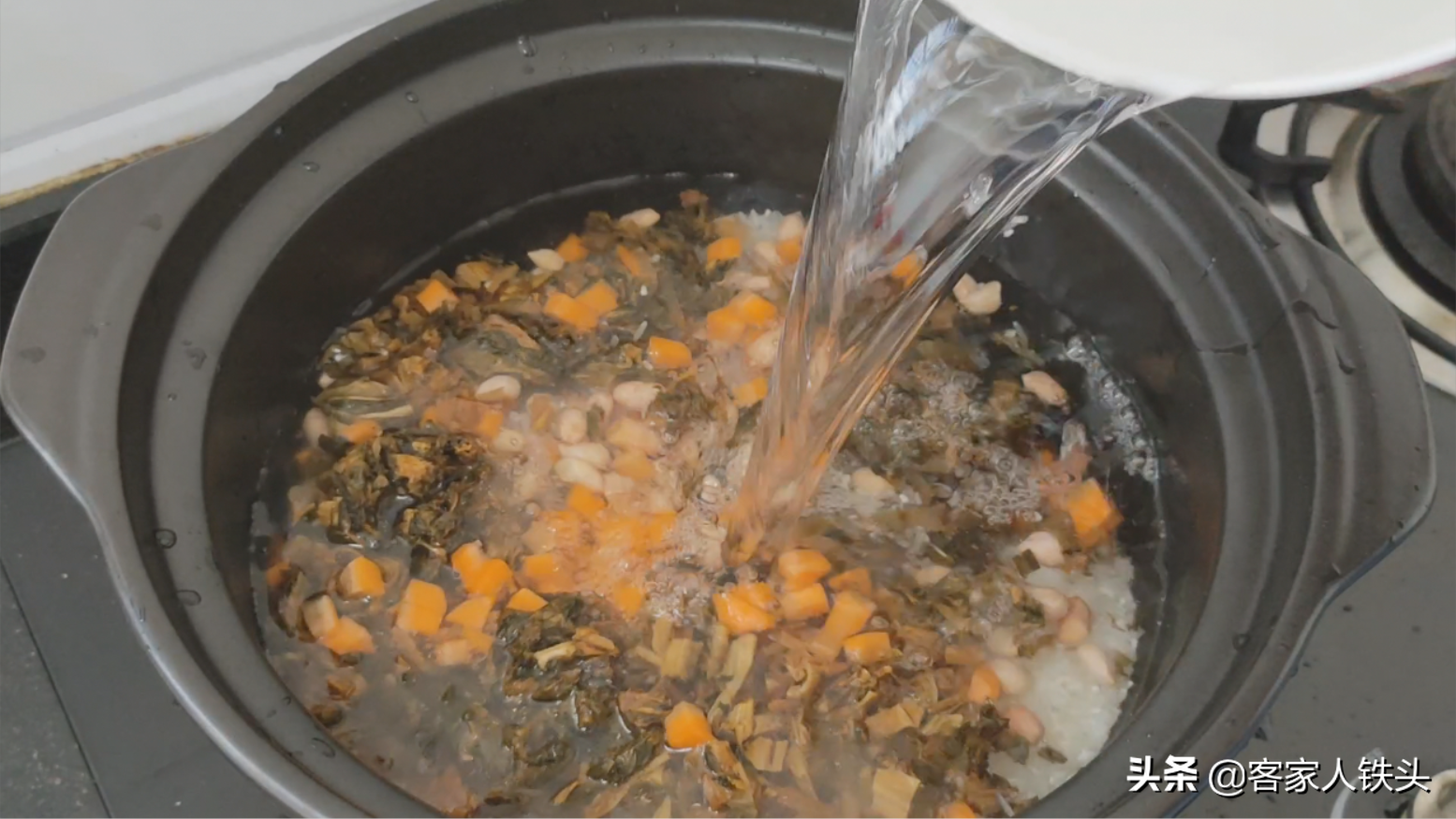 入秋早餐吃什么？1碗花生1把菜干，教你广东特色早餐，营养好吃