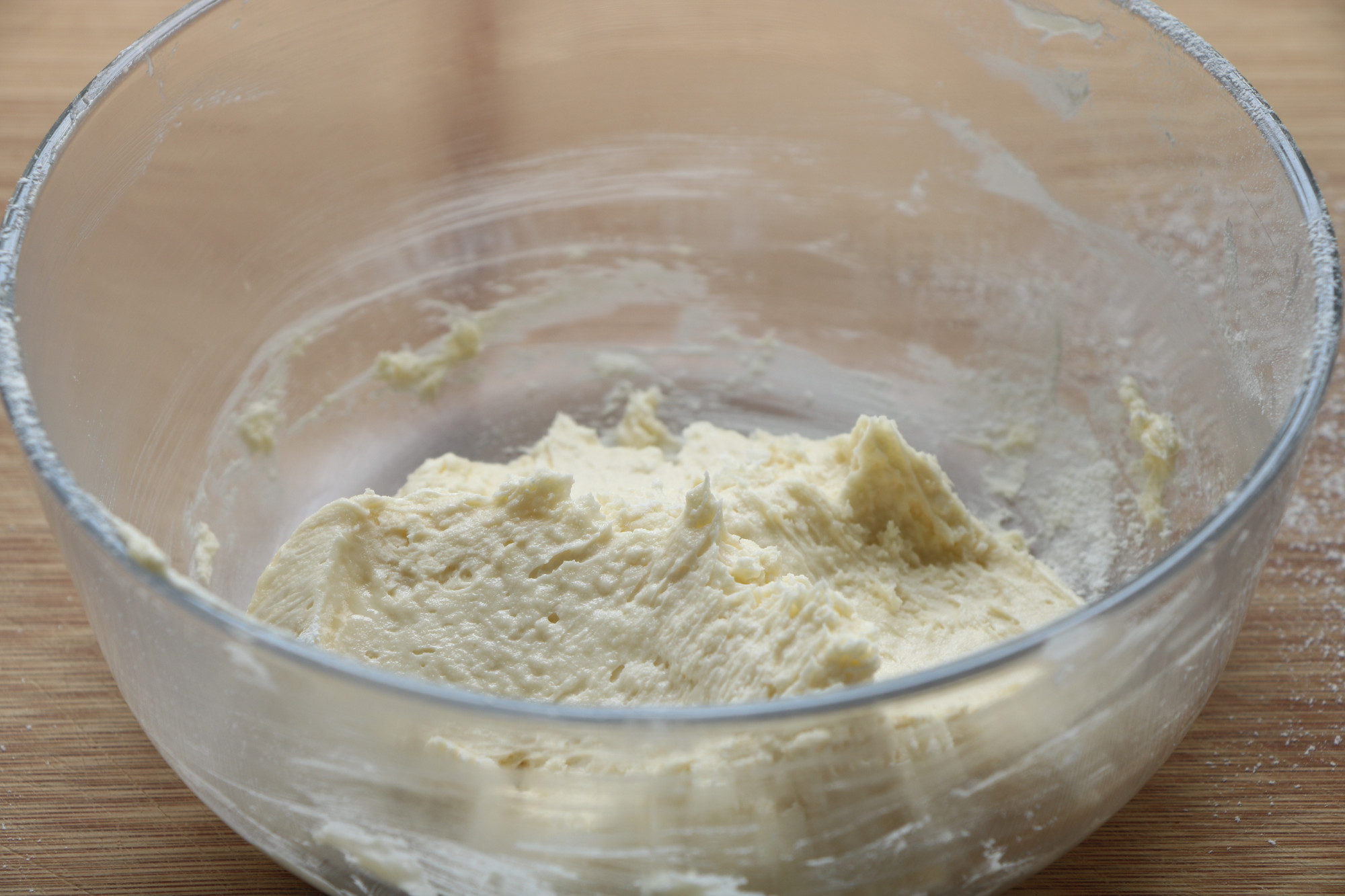 这是我吃过最好吃的蛋卷，又香又脆一碰就掉渣，吃一口就停不下来