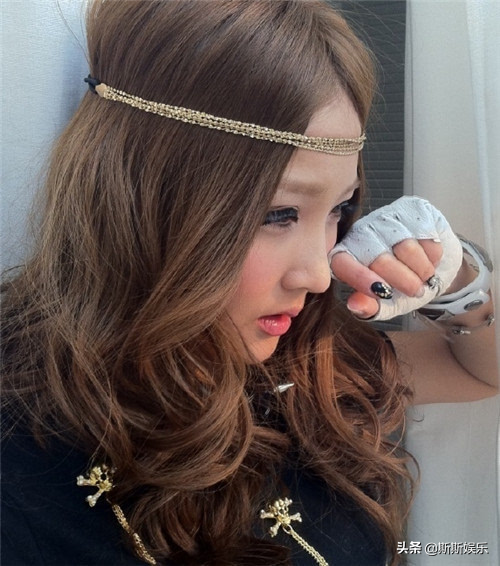 魏晨520卡点晒结婚证，对象是大学同学，相恋多