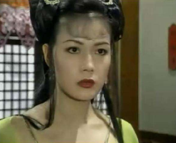 她一生未婚未育，因拍戏累倒去世，捐赠器官救