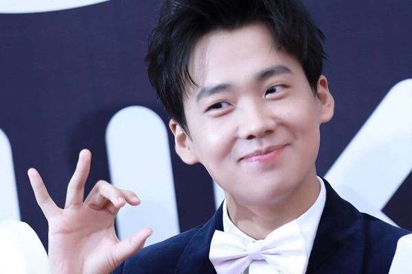 郭麒麟自曝标准宅男生活：租房绕外卖圈，饿极