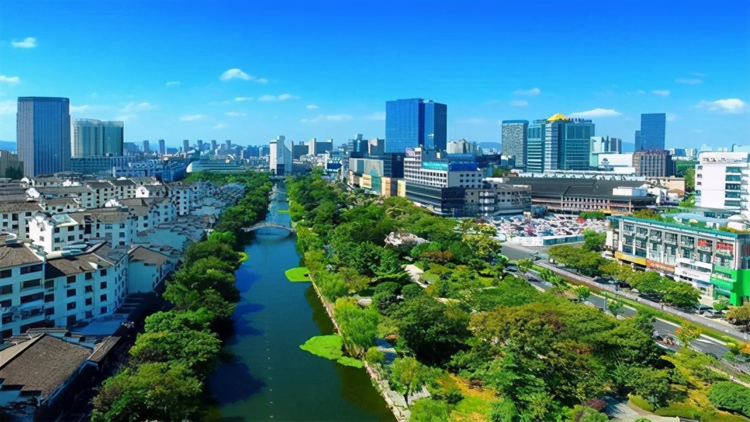未来五年中国房产看涨还是看跌，如果是刚需，你应该何时下手？