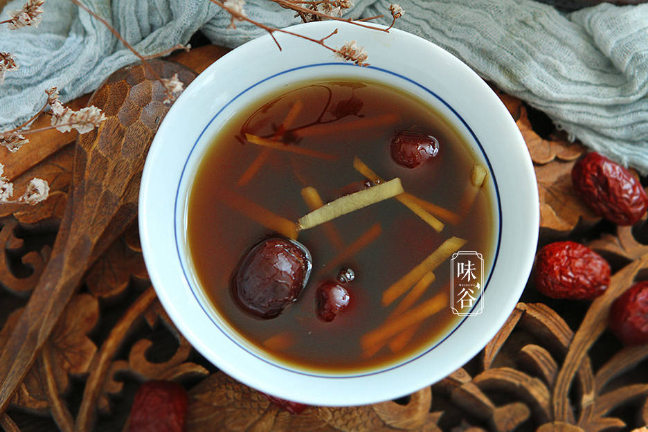 明日入伏，不懂喝姜茶亏了，每天坚持喝，降暑祛湿，对女人尤其好