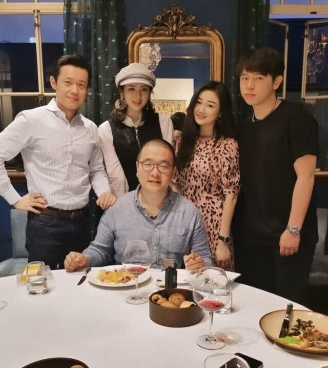 赌王小女儿和任正非小女儿，浓妆艳抹夜店蹦迪