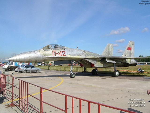 天生死敌，F-15对决苏-27，谁才是战斗机之王