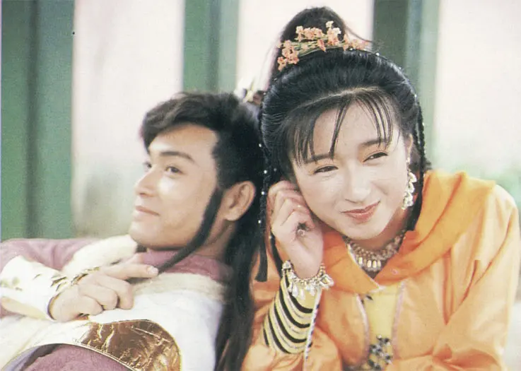 30年前的港剧《日月神剑》,虽然特效技术渣,美女却都是高颜值