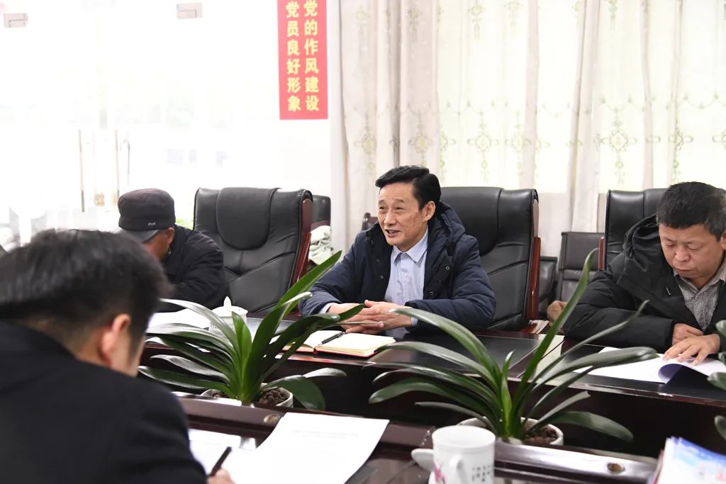 一张蓝图十八年——记全国劳动模范、市人大常委会委员黄秀佳