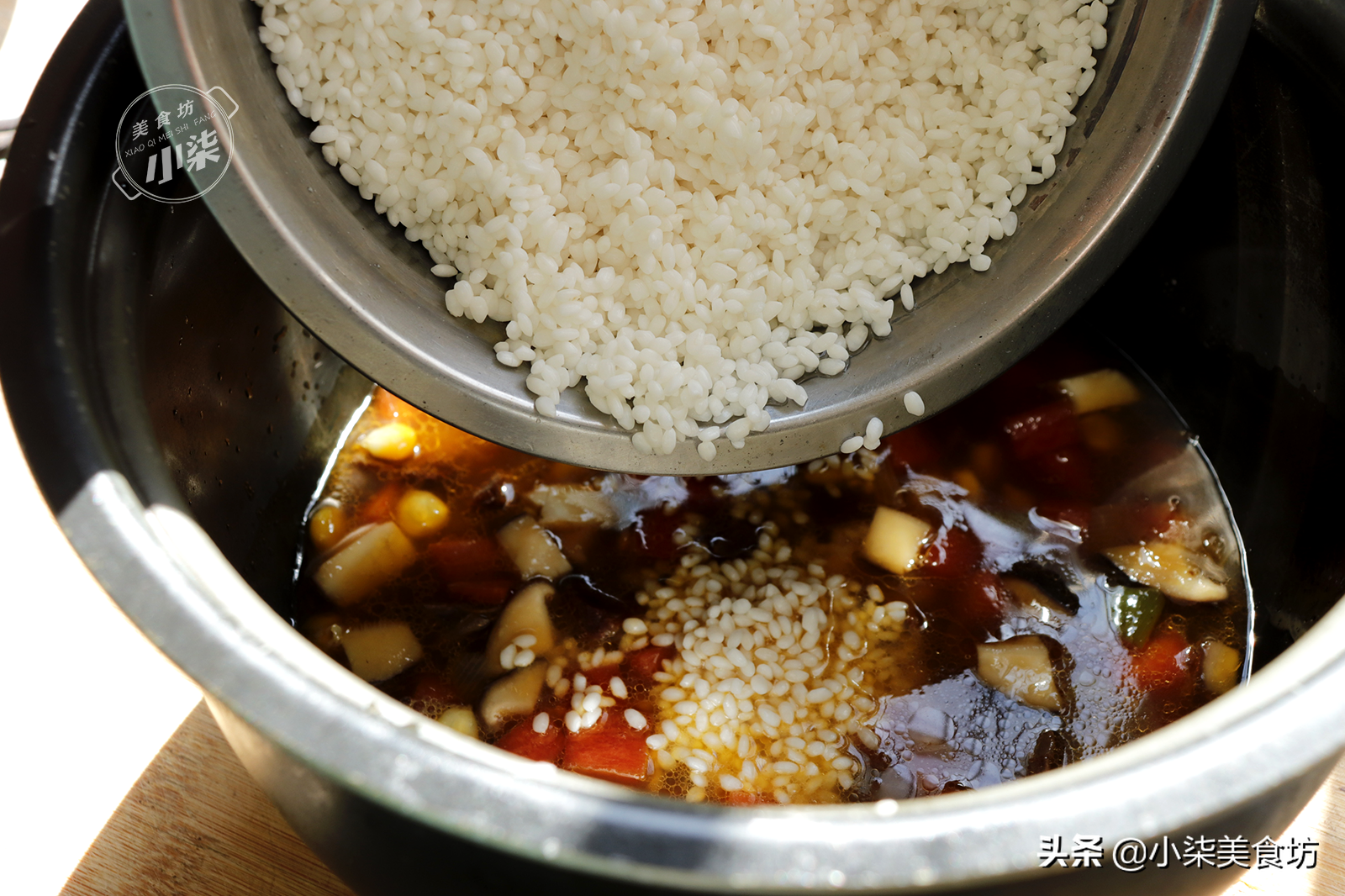 大米別直接蒸了，打3個雞蛋，老保姆拿手絕活，過年就要這樣吃