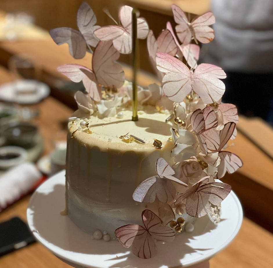 侯佩岑生日曬照，大s攜小s驚喜現身，剪齊劉海紮馬尾少女感十足