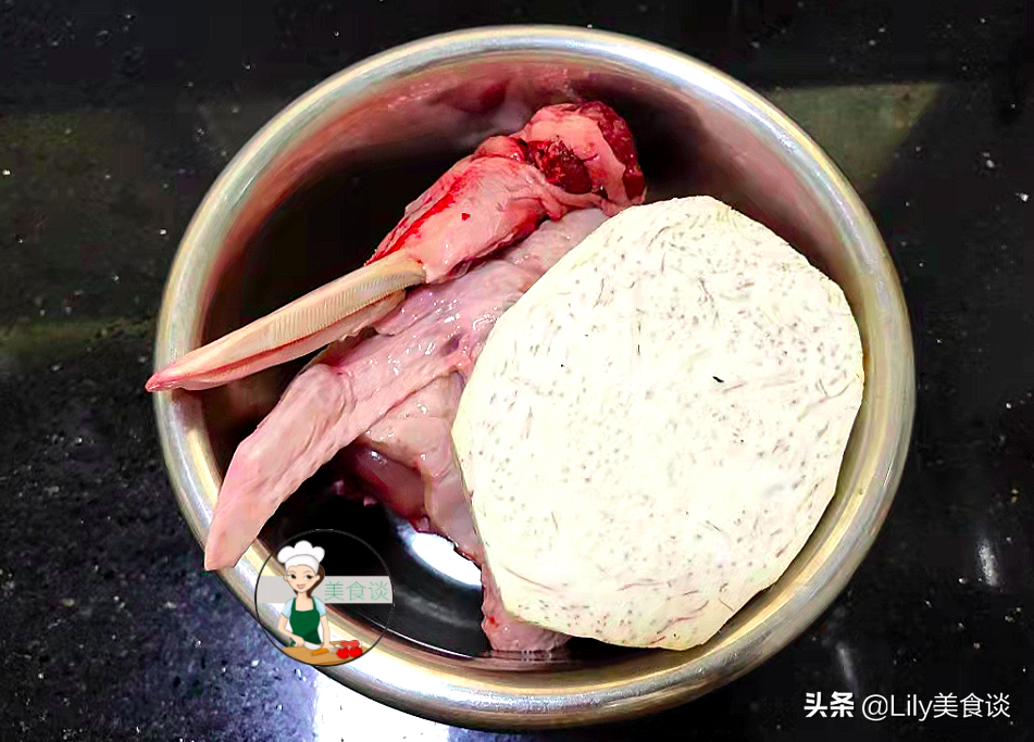 秋天，吃猪肉不如吃它，加芋头焖一锅真香，营养不上火，别不懂吃