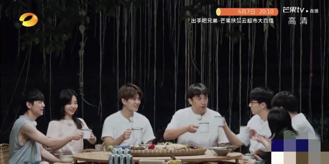 任嘉伦作客《向往的生活》，衣着朴素化身农夫