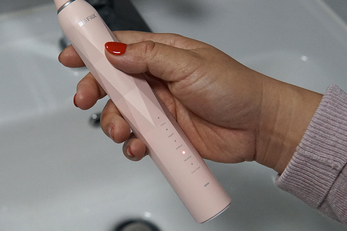 刷牙竟也有这么多学问，简评不伤牙的扉乐电动牙刷