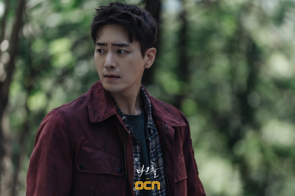 李浚赫金玉彬主演ocn惊悚动作剧黑洞海报公开