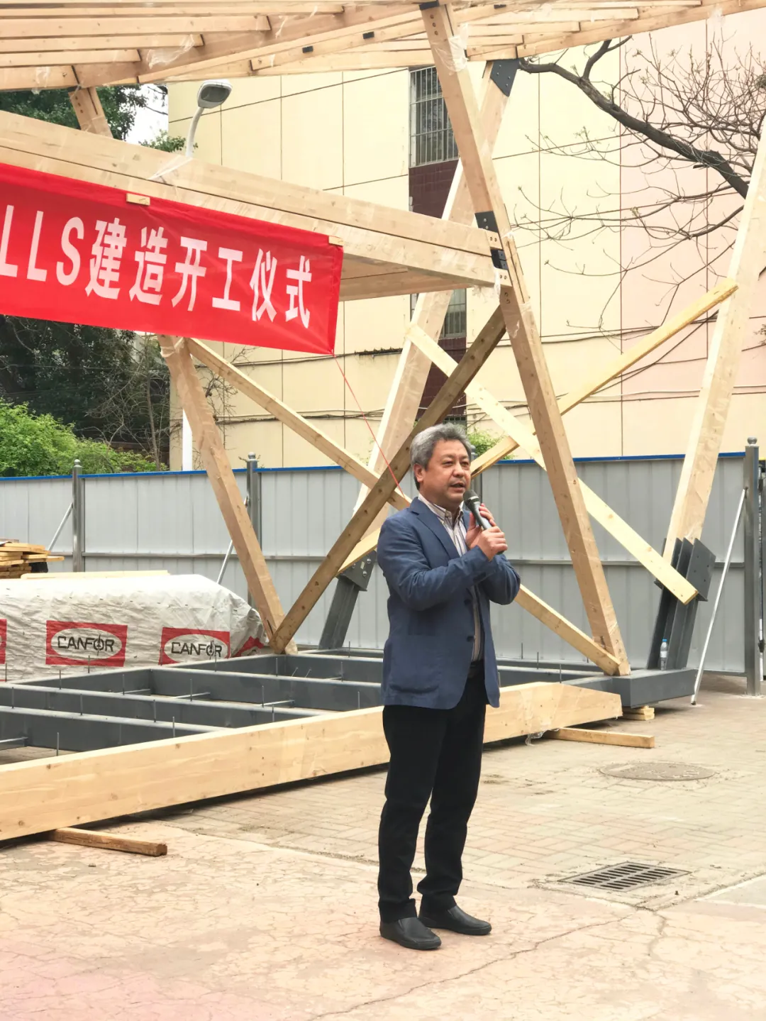 袁大昌院長參加國際太陽能十項全能競賽“R-CELLS”建造啟動儀式