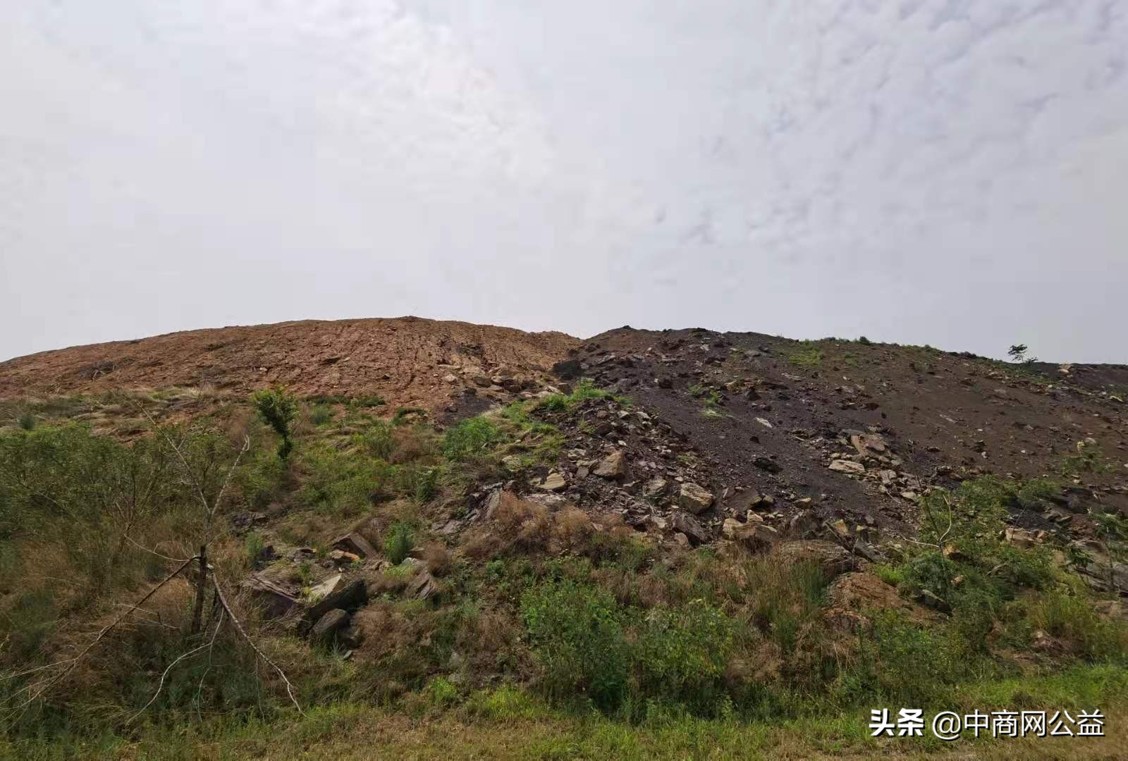 山西阳泉小沟废弃煤矿惊现强酸湖