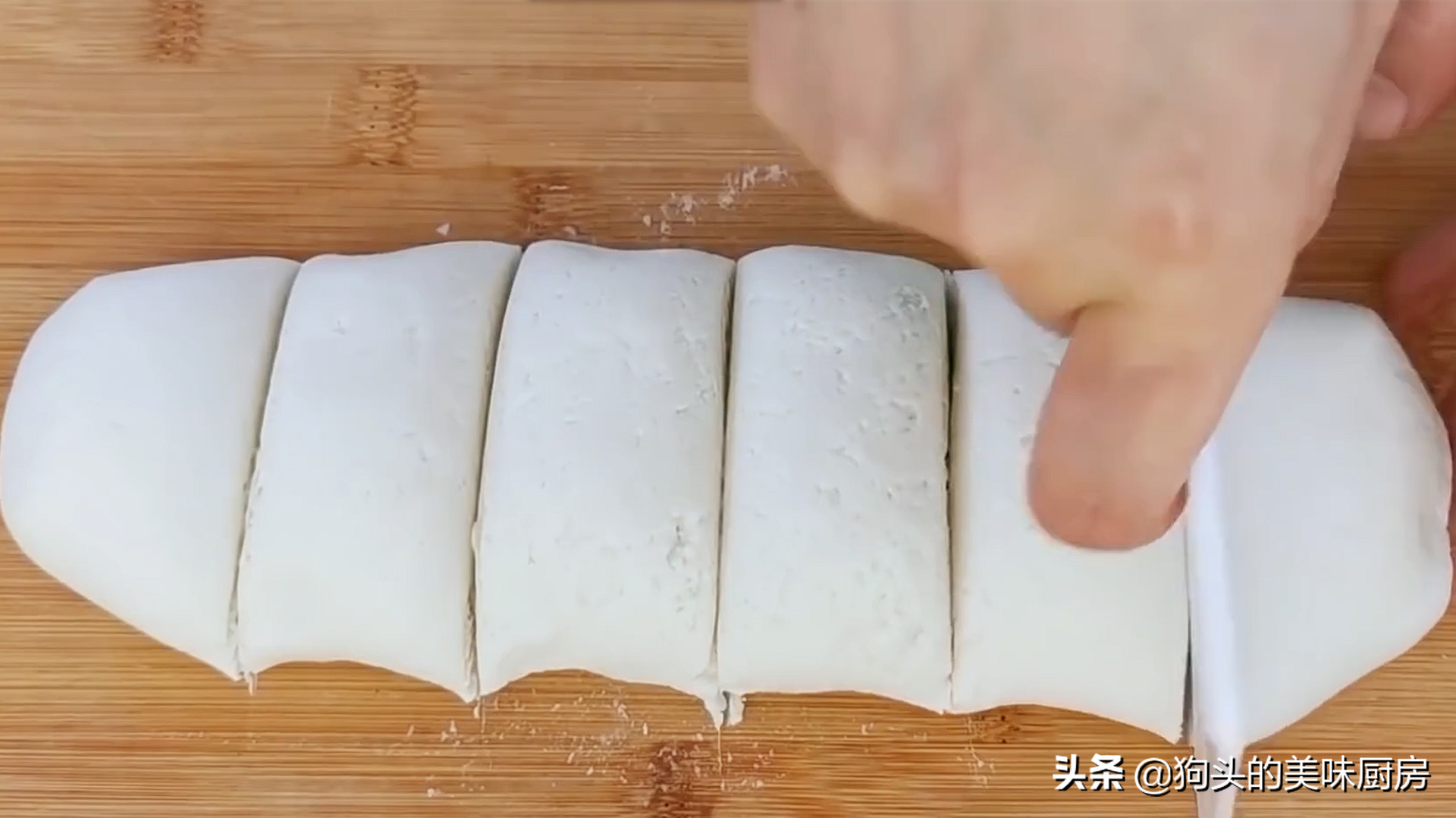 愛吃糯米粉的不要錯過，學會這樣做，外酥裡糯，香甜不粘牙