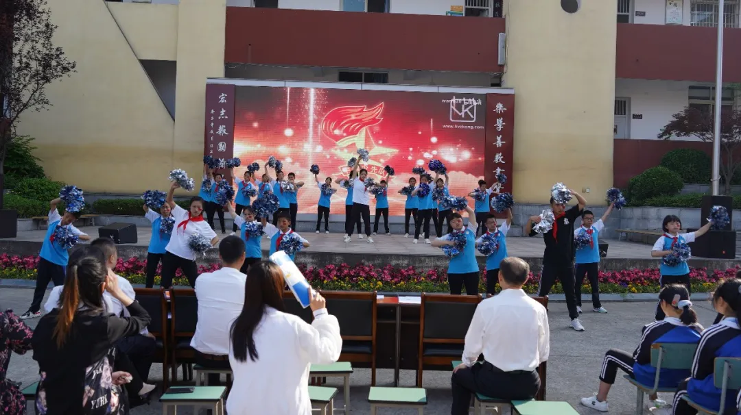 天府新區(qū)三星中學紀念五四運動102周年活動(圖5) 天府新區(qū)三星中學紀念五四運動102周年活動(圖5)