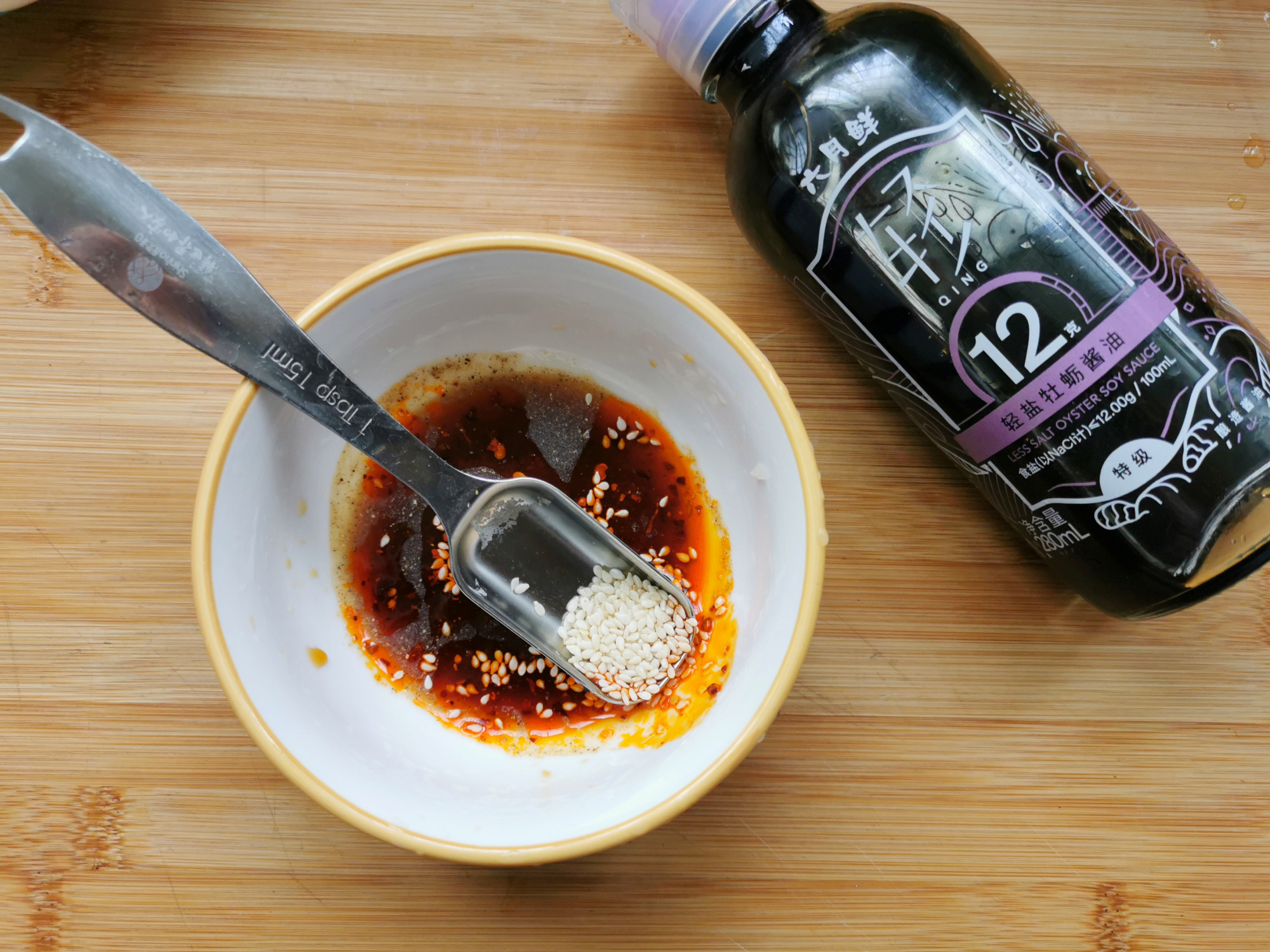 銀耳別總是煮湯了，用來涼拌清脆爽口，美白潤膚還能清理腸道