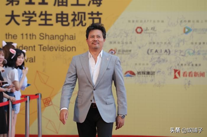 成功转型！从“奶油小生”到领袖特型演员，佟