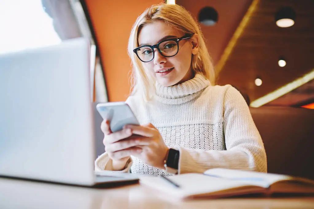 自媒体如何才能赚到钱？图文和短视频的市场在哪里