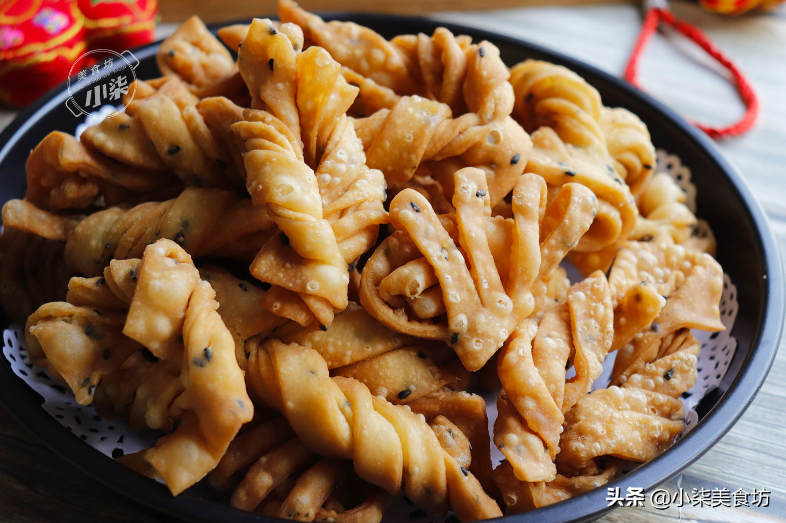 過年教你炸麻葉，學會一個和麵小技巧，一捏酥得掉渣，小時候味道