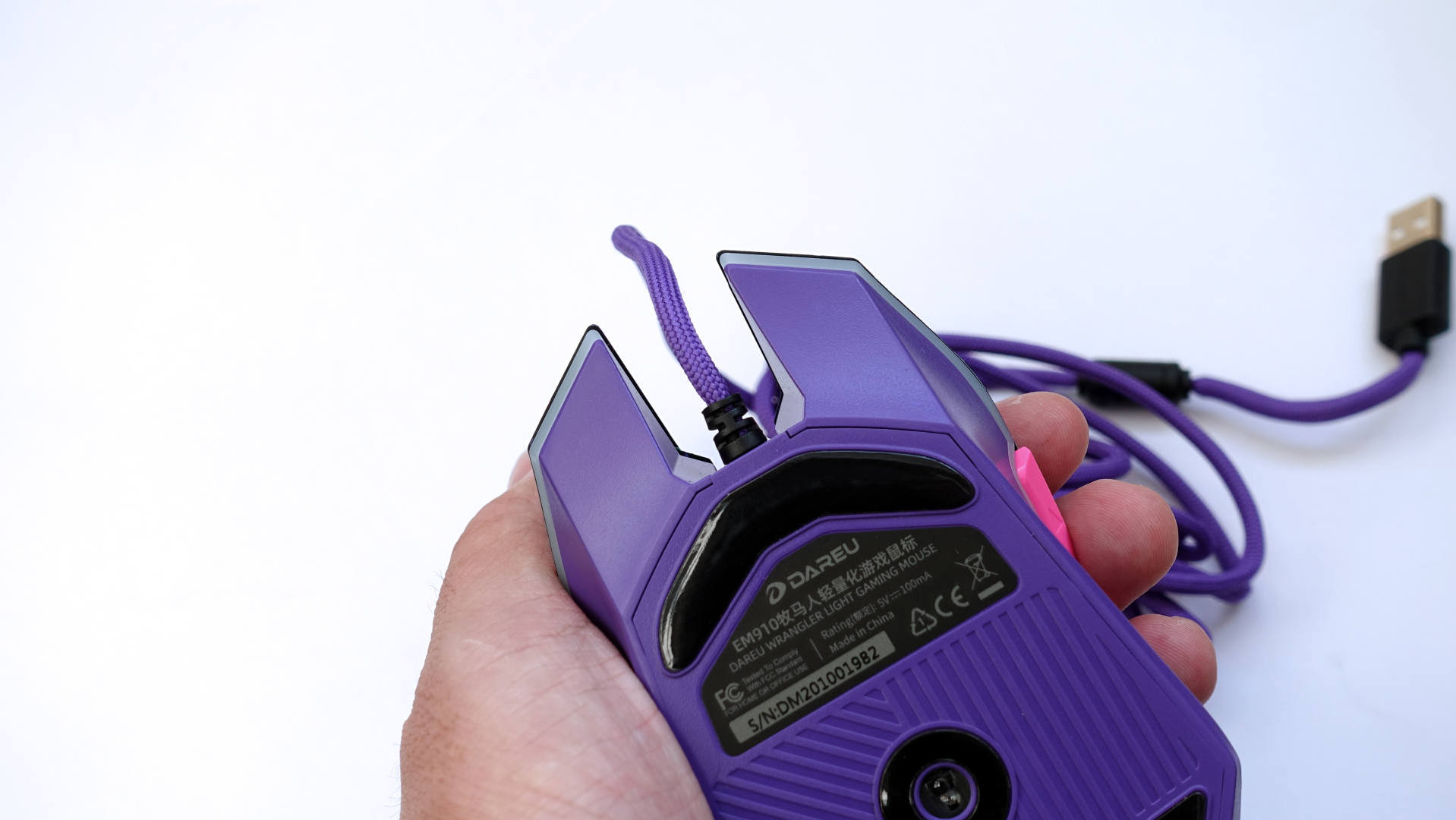 达尔优EM910荆棘版轻量化游戏鼠标体验：兼顾了手感与操纵感
