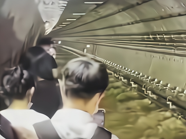 河南暴雨女子被困地铁，随后感觉自己快死了，将自己仅有的存款转给朋友