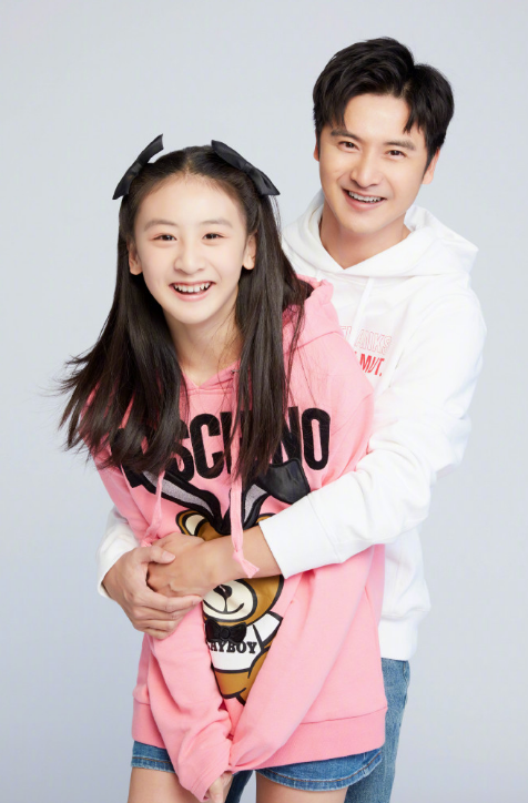 田亮晒父亲节礼物，森碟用彩纸折衬衫给爸爸表白：世界上最好的爸