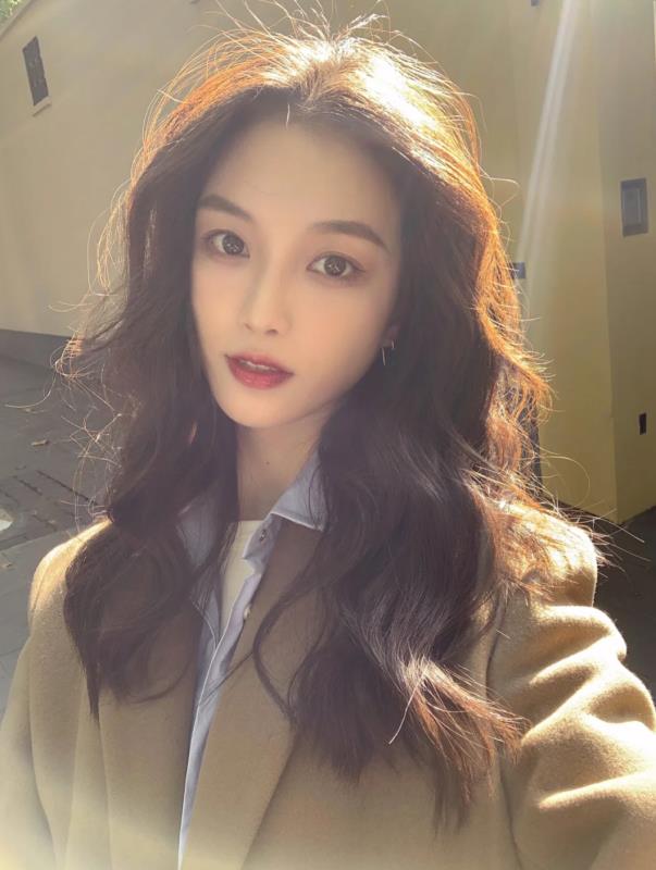 冬季超火卷发大合集，云朵卷显气质，泰迪卷复古，看你适合哪款？