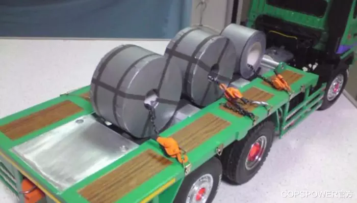 饿死不拉钢卷，运费低还危险，那国外是用啥车