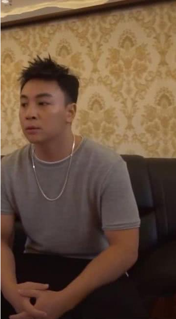 32岁释小龙罕见露面，身体严重发福无戏可拍，被嘲蹭洪金宝热度